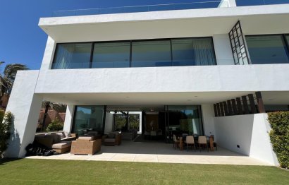 Resale - House - Semi-Detached House - Marbella - Nueva Andalucia