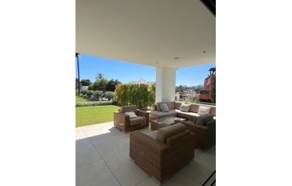 Resale - House - Semi-Detached House - Marbella - Nueva Andalucia