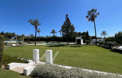 Resale - House - Semi-Detached House - Marbella - Nueva Andalucia