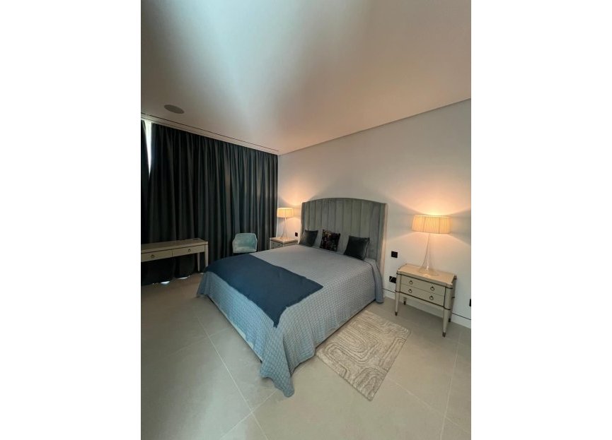 Resale - House - Semi-Detached House - Marbella - Nueva Andalucia