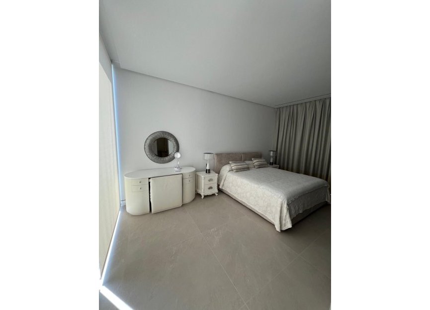 Resale - House - Semi-Detached House - Marbella - Nueva Andalucia