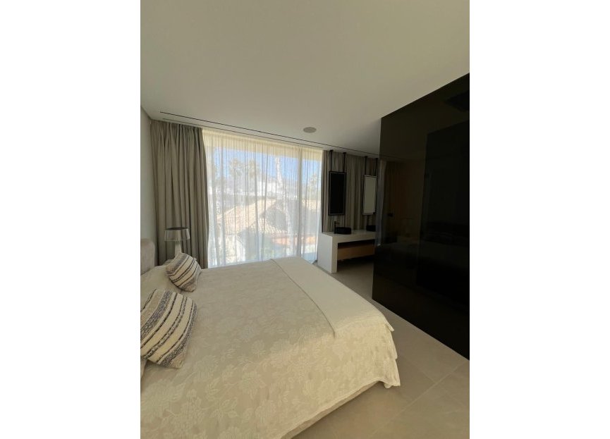 Resale - House - Semi-Detached House - Marbella - Nueva Andalucia