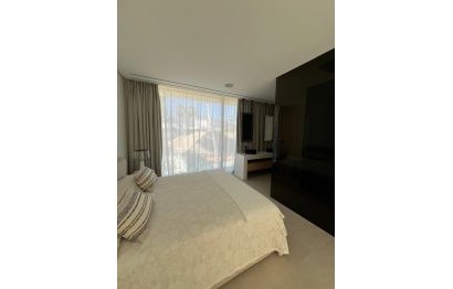 Resale - House - Semi-Detached House - Marbella - Nueva Andalucia