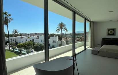 Resale - House - Semi-Detached House - Marbella - Nueva Andalucia