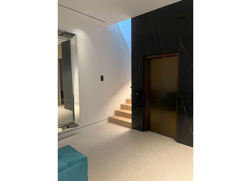 Resale - House - Semi-Detached House - Marbella - Nueva Andalucia