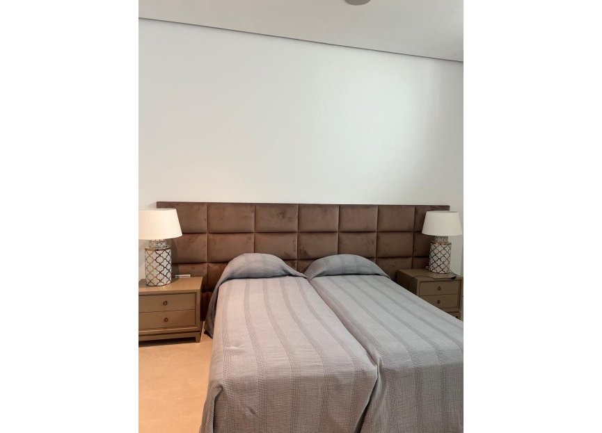 Resale - House - Semi-Detached House - Marbella - Nueva Andalucia