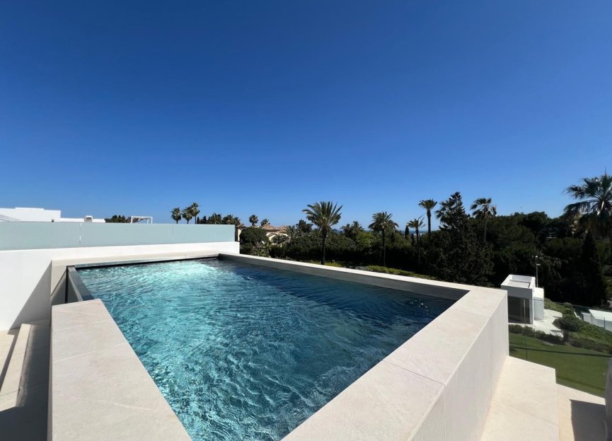 Resale - House - Semi-Detached House - Marbella - Nueva Andalucia