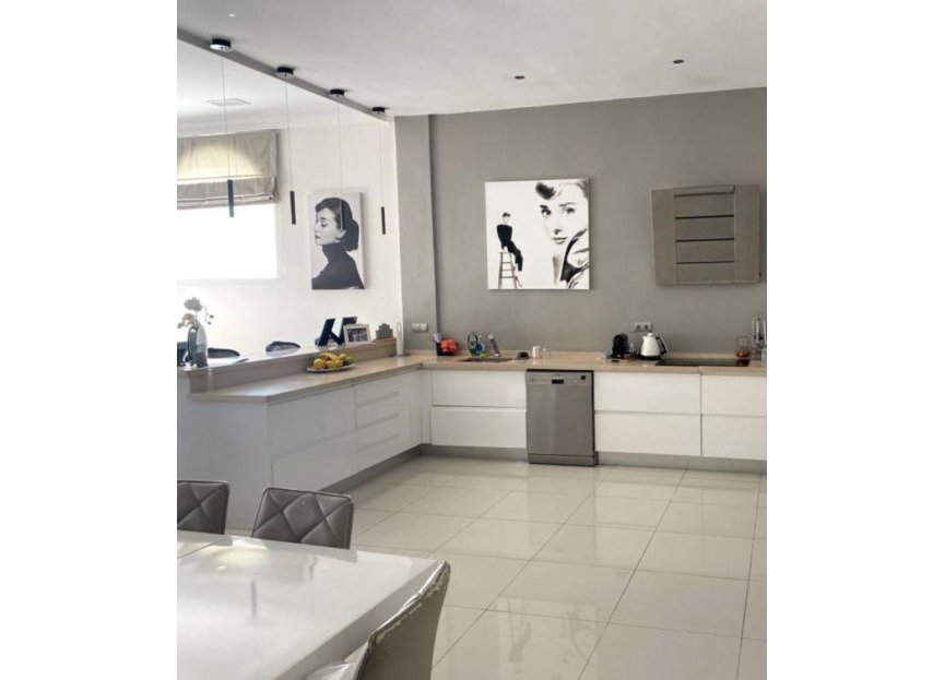 Resale - House - Detached Villa - Marbella - Nueva Andalucia