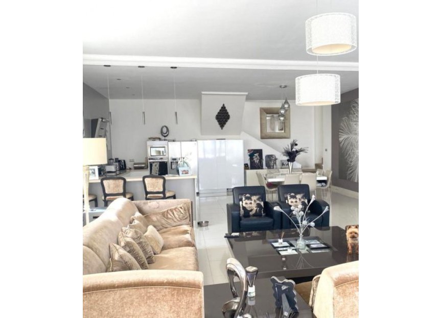 Resale - House - Detached Villa - Marbella - Nueva Andalucia