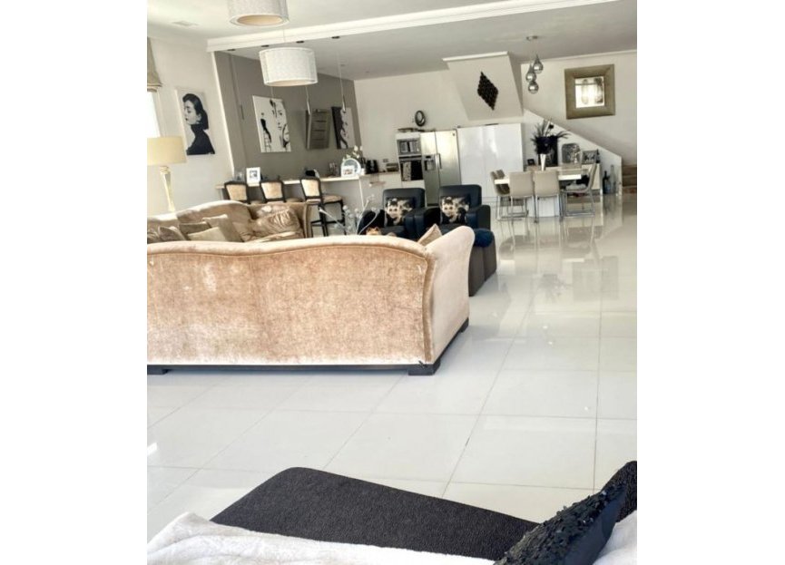 Resale - House - Detached Villa - Marbella - Nueva Andalucia