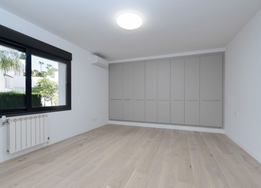 Resale - House - Detached Villa - Marbella - Marbella Centro