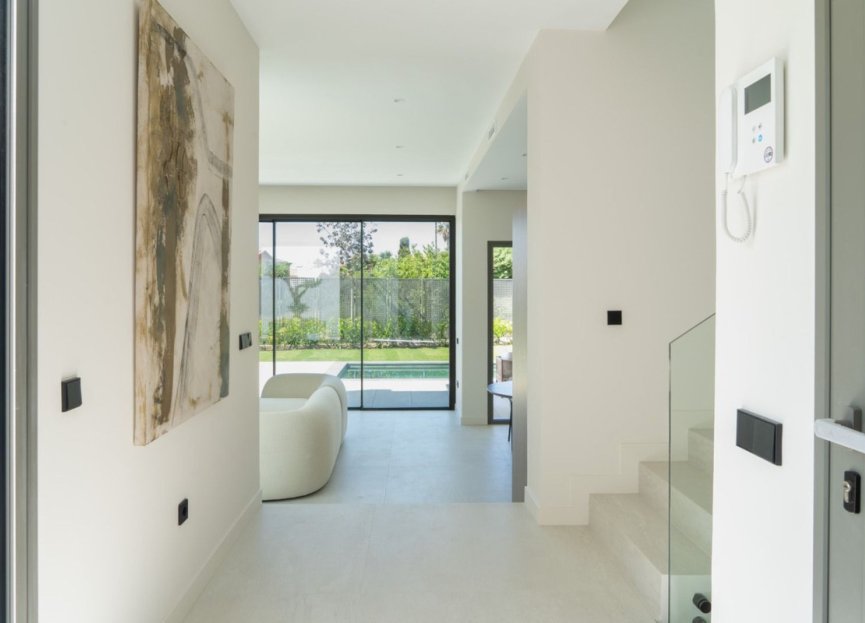 Resale - House - Detached Villa - Estepona - Estepona Centro