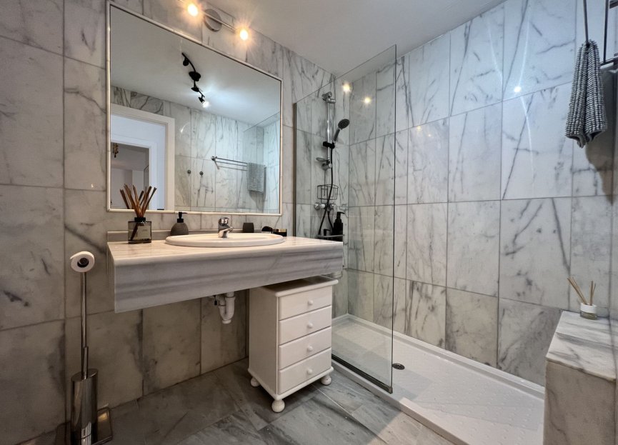 Resale - Apartment - Middle Floor Apartment - Benahavís - Benahavís Centro