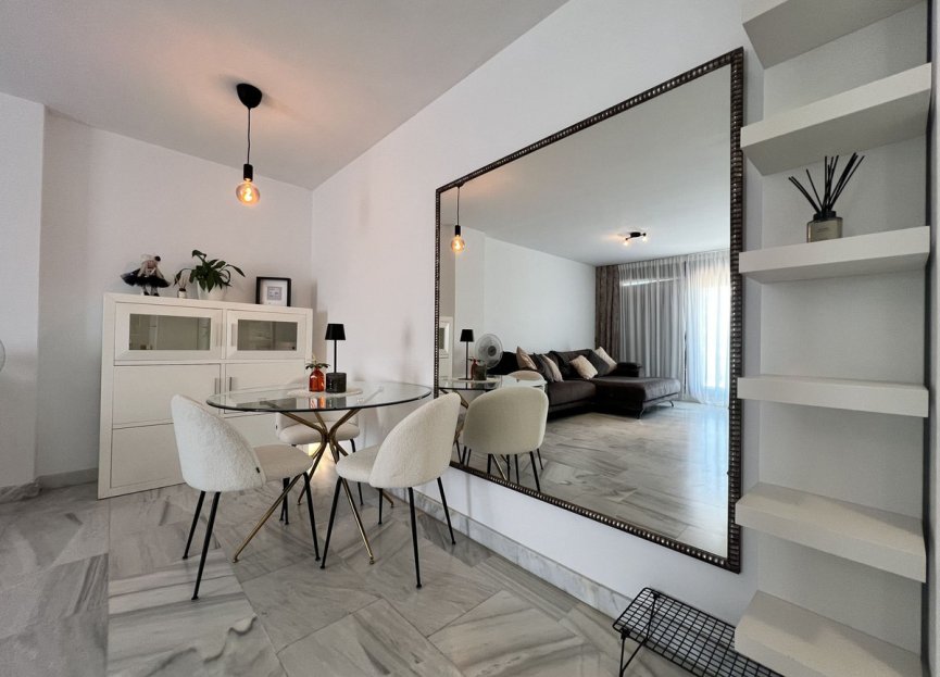 Resale - Apartment - Middle Floor Apartment - Benahavís - Benahavís Centro