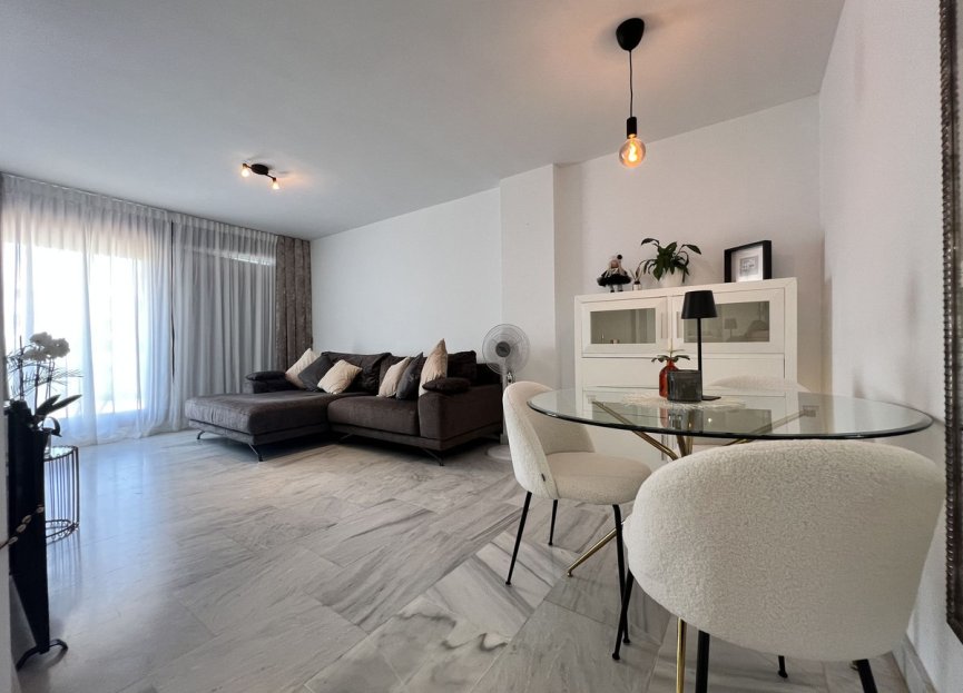 Resale - Apartment - Middle Floor Apartment - Benahavís - Benahavís Centro