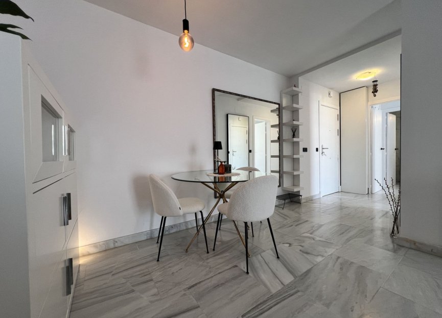 Resale - Apartment - Middle Floor Apartment - Benahavís - Benahavís Centro