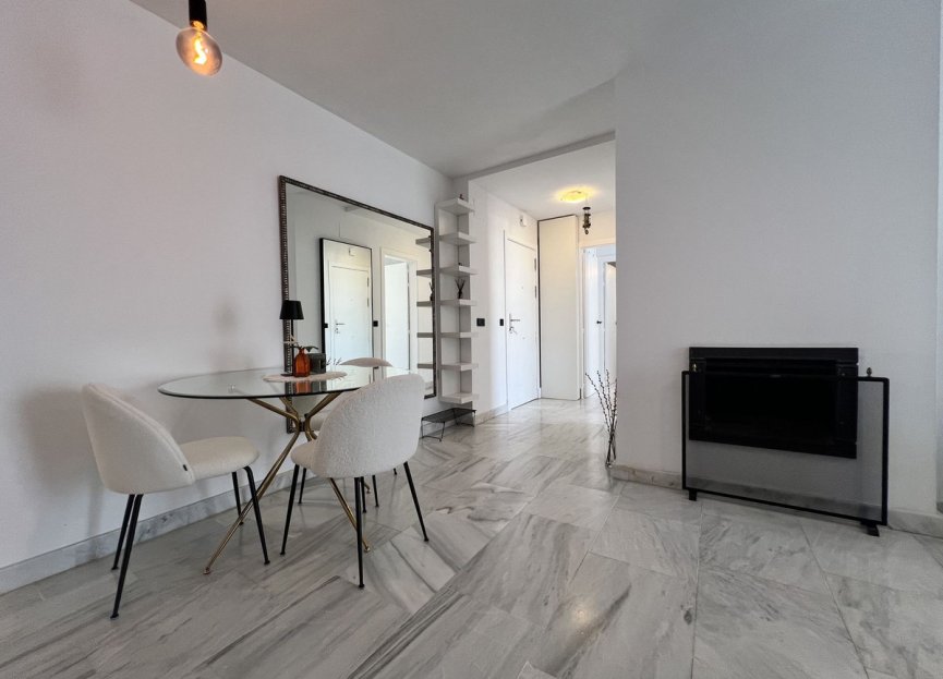 Resale - Apartment - Middle Floor Apartment - Benahavís - Benahavís Centro