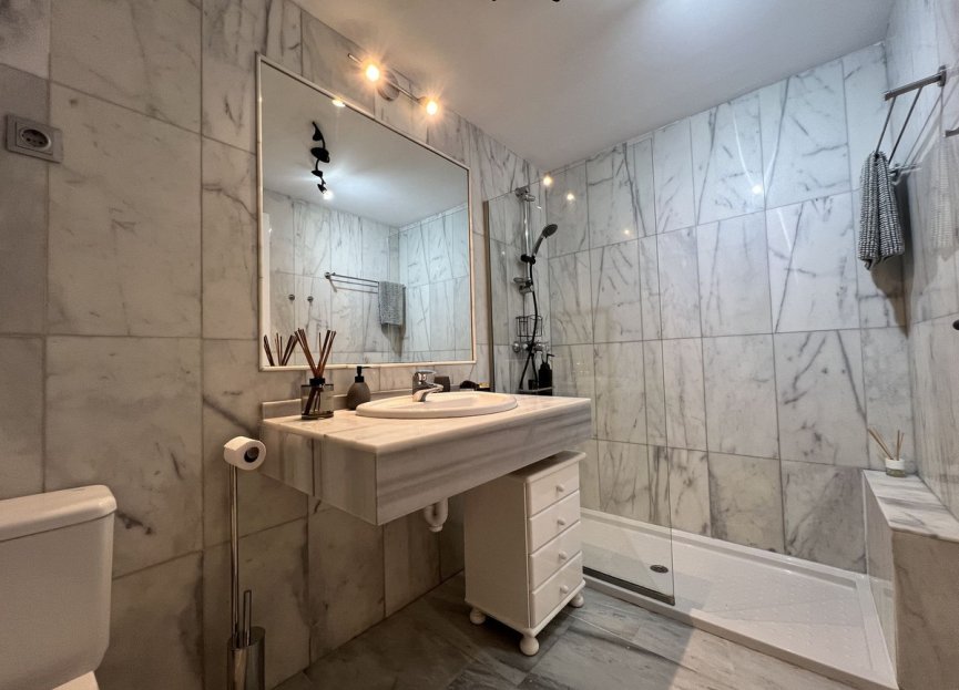 Resale - Apartment - Middle Floor Apartment - Benahavís - Benahavís Centro