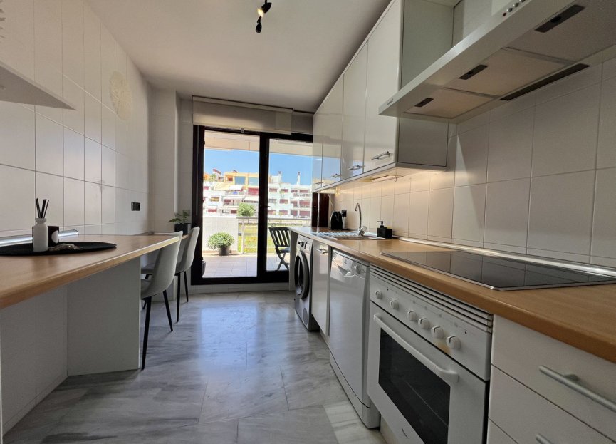 Resale - Apartment - Middle Floor Apartment - Benahavís - Benahavís Centro