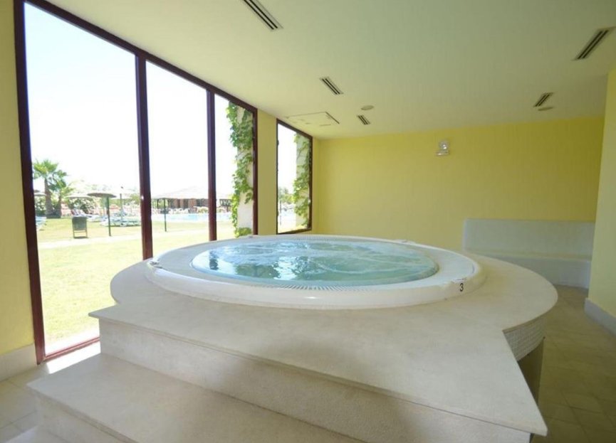 Resale - Apartment - Middle Floor Apartment - Benahavís - Benahavís Centro