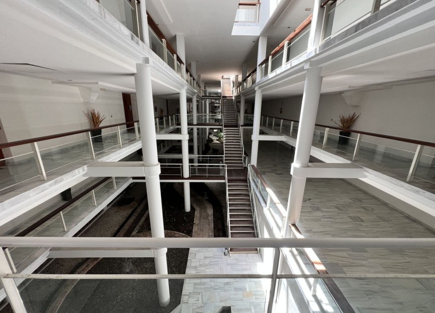 Resale - Apartment - Middle Floor Apartment - Benahavís - Benahavís Centro