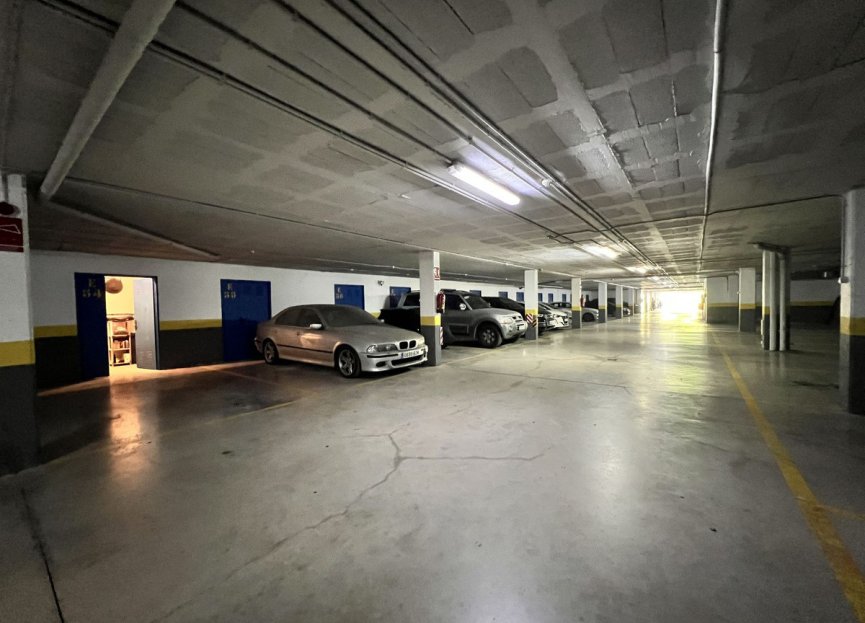 Resale - Apartment - Middle Floor Apartment - Benahavís - Benahavís Centro