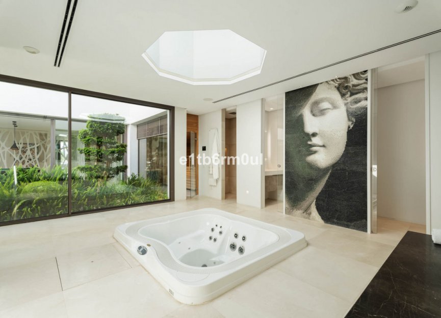 Resale - House - Detached Villa - Benahavís - La Quinta