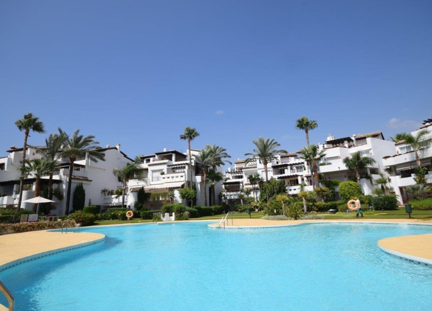 Resale - Apartment - Middle Floor Apartment - Estepona - Costalita