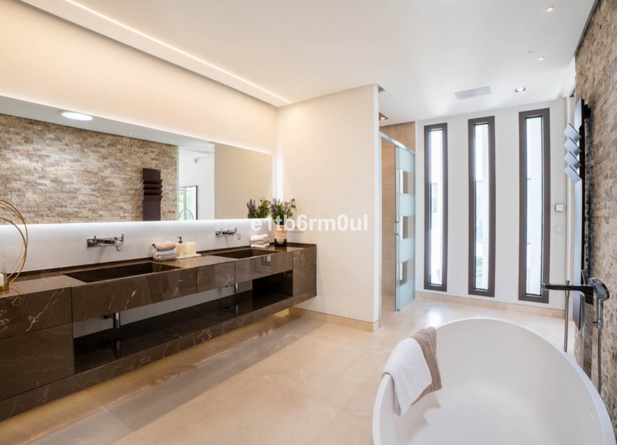 Resale - House - Detached Villa - Benahavís - La Quinta