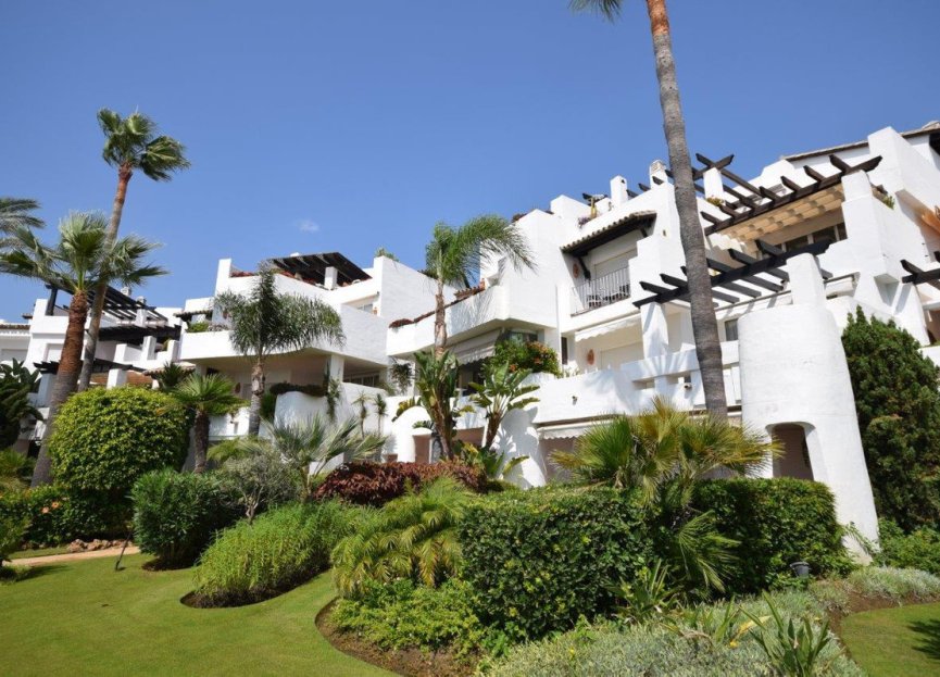 Resale - Apartment - Middle Floor Apartment - Estepona - Costalita