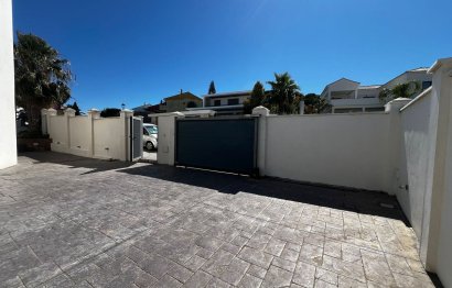 Resale - House - Detached Villa - Estepona - Estepona Centro