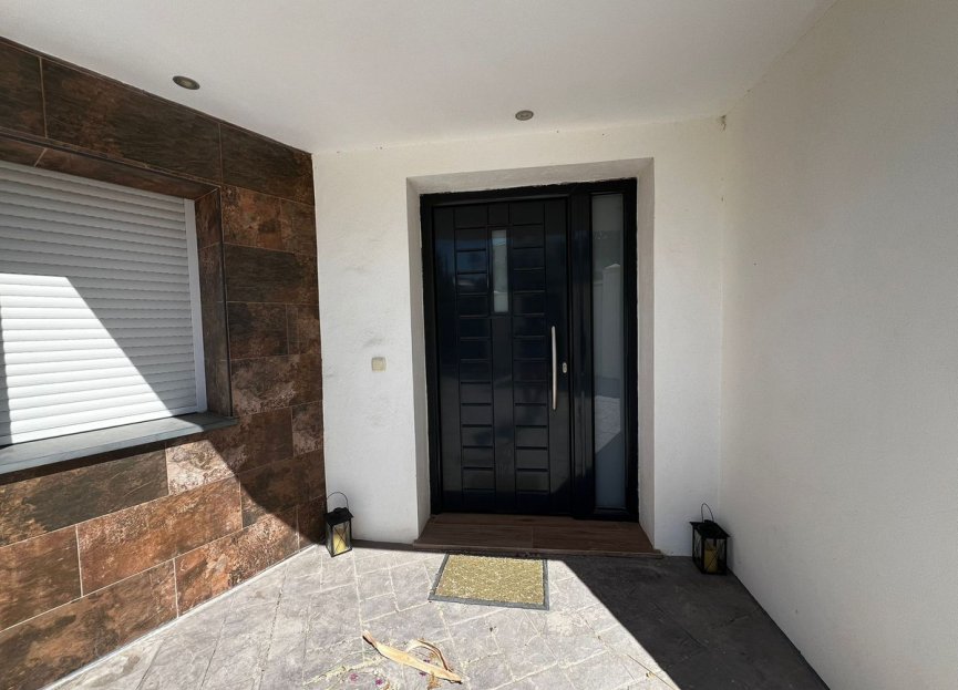 Resale - House - Detached Villa - Estepona - Estepona Centro