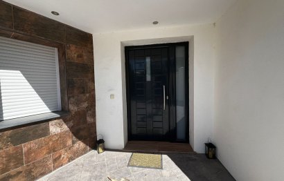 Resale - House - Detached Villa - Estepona - Estepona Centro