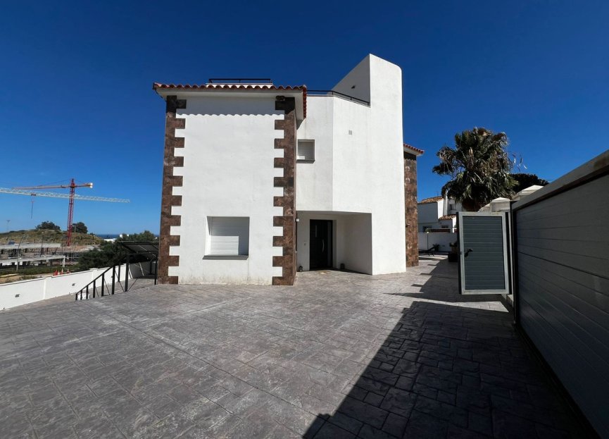 Resale - House - Detached Villa - Estepona - Estepona Centro