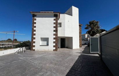 Resale - House - Detached Villa - Estepona - Estepona Centro