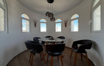 Resale - House - Detached Villa - Estepona - Estepona Centro