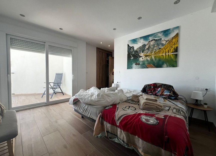 Resale - House - Detached Villa - Estepona - Estepona Centro