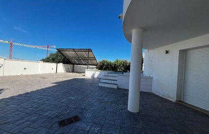 Resale - House - Detached Villa - Estepona - Estepona Centro