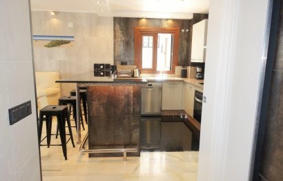 Resale - Apartment - Middle Floor Apartment - Marbella - Puerto Banús