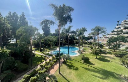 Resale - Apartment - Middle Floor Apartment - Marbella - Puerto Banús