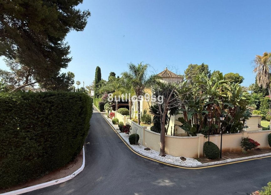 Resale - Apartment - Middle Floor Apartment - Estepona - Estepona Centro