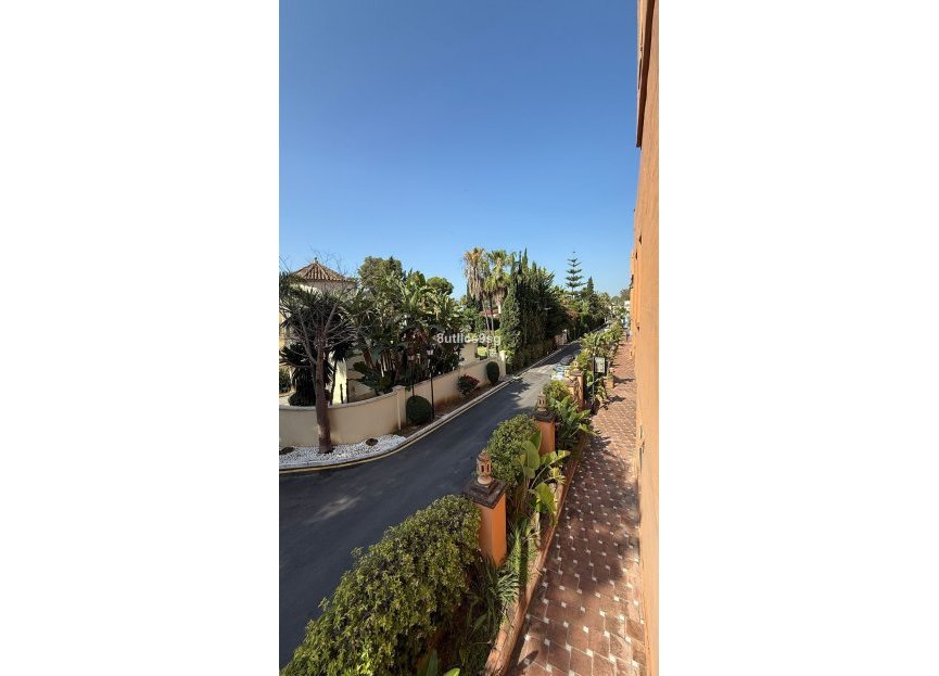 Resale - Apartment - Middle Floor Apartment - Estepona - Estepona Centro