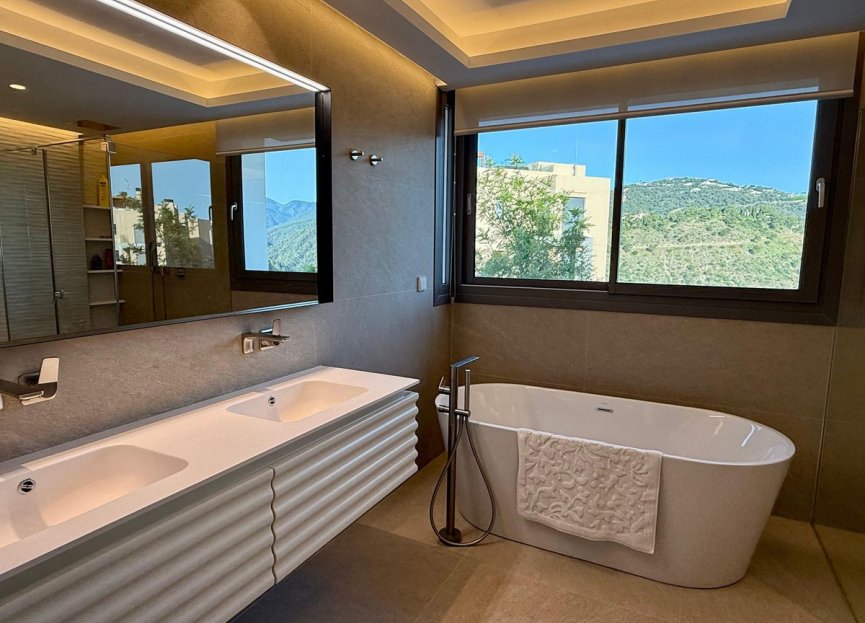 Resale - Apartment - Penthouse - Benahavís - La Quinta