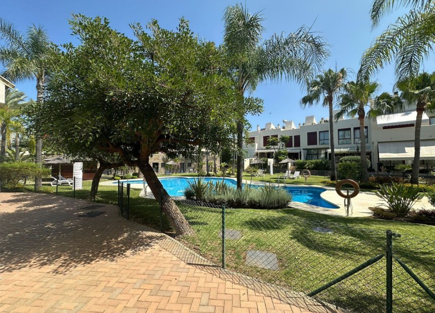 Resale - House - Townhouse - Estepona - Cancelada