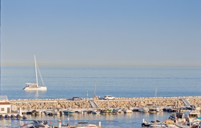 Resale - Apartment - Middle Floor Apartment - Marbella - Nueva Andalucia