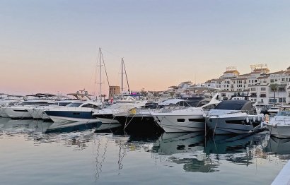 Resale - Apartment - Middle Floor Apartment - Marbella - Nueva Andalucia