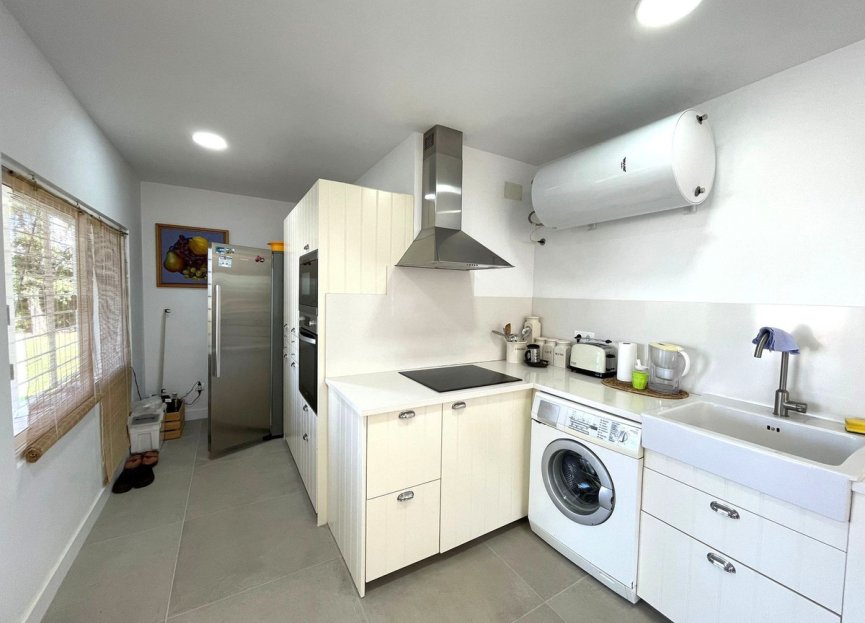 Resale - House - Detached Villa - Estepona - Estepona Centro