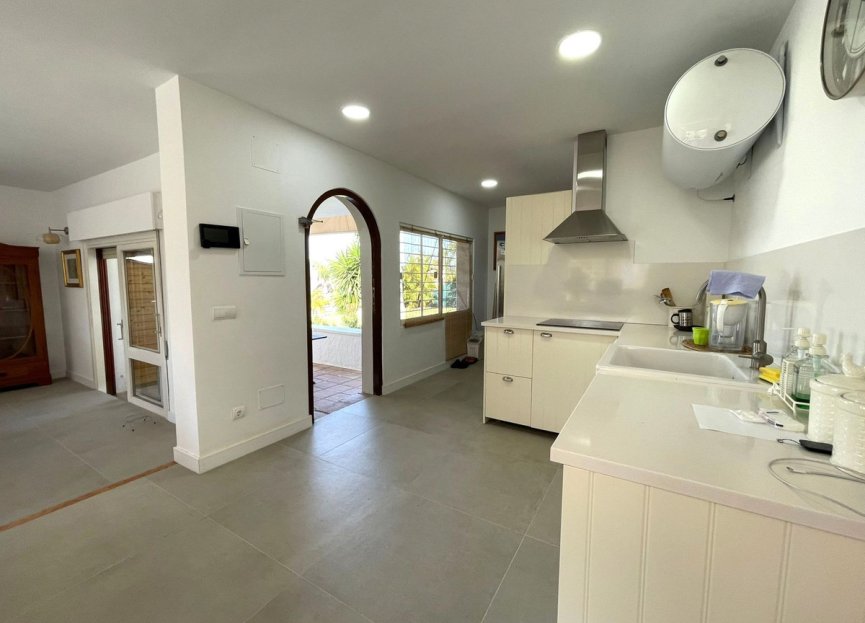 Resale - House - Detached Villa - Estepona - Estepona Centro