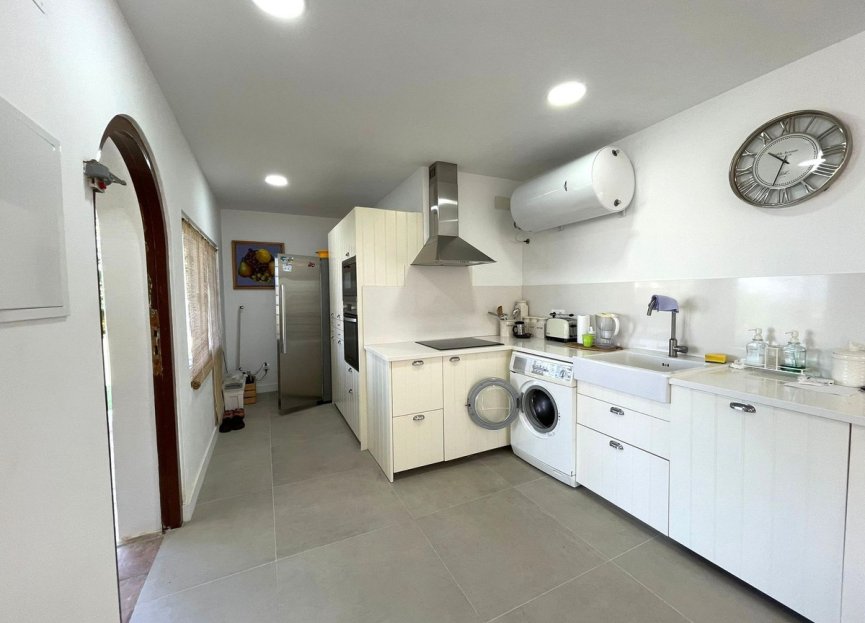 Resale - House - Detached Villa - Estepona - Estepona Centro