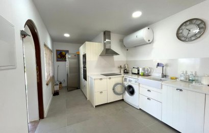 Resale - House - Detached Villa - Estepona - Estepona Centro